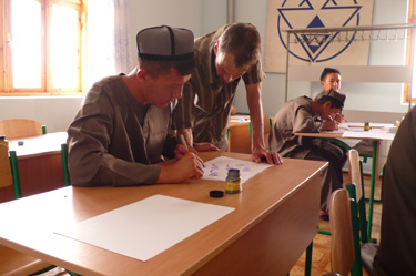 Daniel Reichenbach im Arabischen Kalligrafieunterricht; Sufi-Schule in Usbekistan